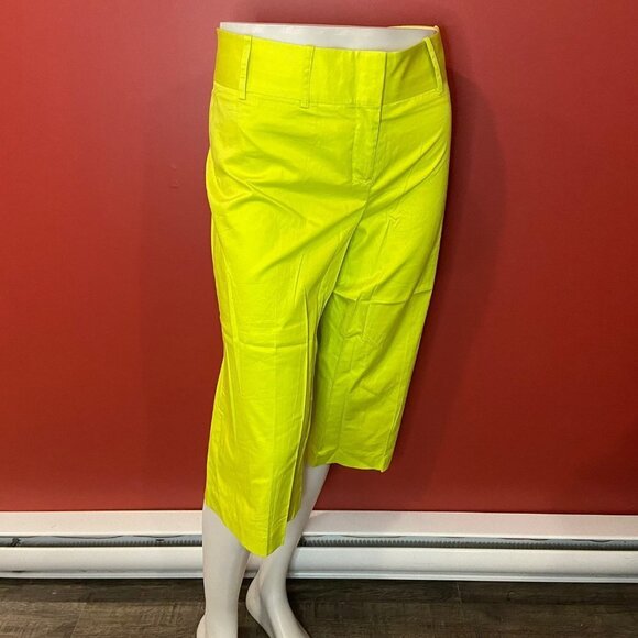 BCBG MAX AZRIA Women's Bright Lime Capri Pants - Size 10 - NWT - Picture 1 of 3